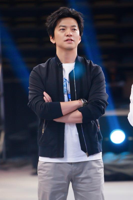 尊重与修养李健在一节目中当评委。一位选手自我介绍时，不好意思地提到，自