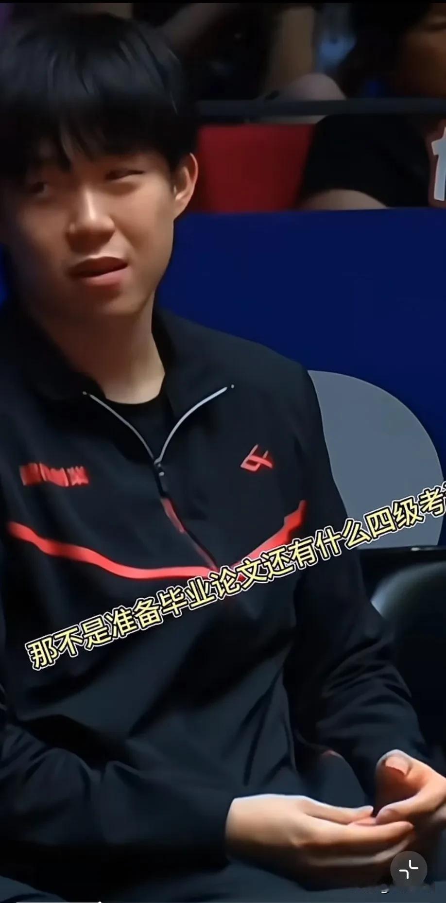 这个翻译的版本是最靠谱的吧！梁甜甜：“晚上一起去啊”头哥:“我不去”梁甜甜