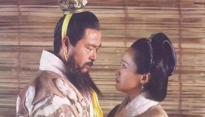 公元220年，曹操病逝。弥留之际，他对大臣们嘱咐后事，他说：我这一生，没有什么好