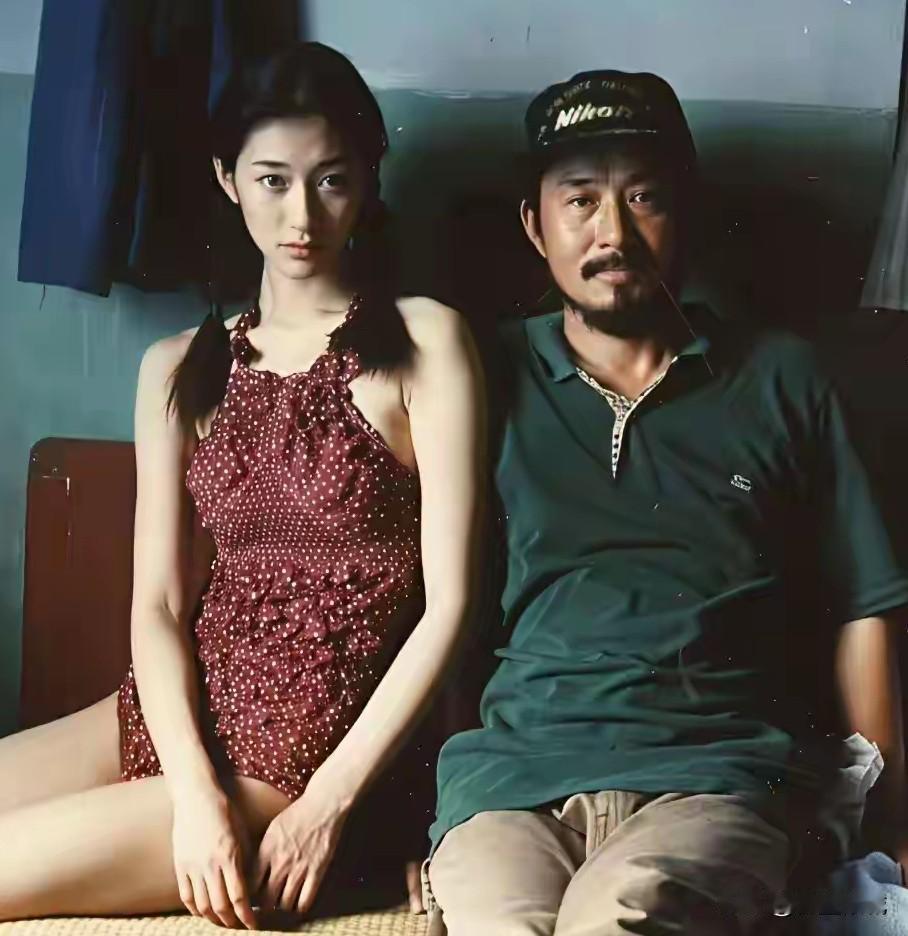 李小冉年轻的时候真是出淤泥而不染的感觉杨柳细腰的大个子白白净净的皮肤她是真