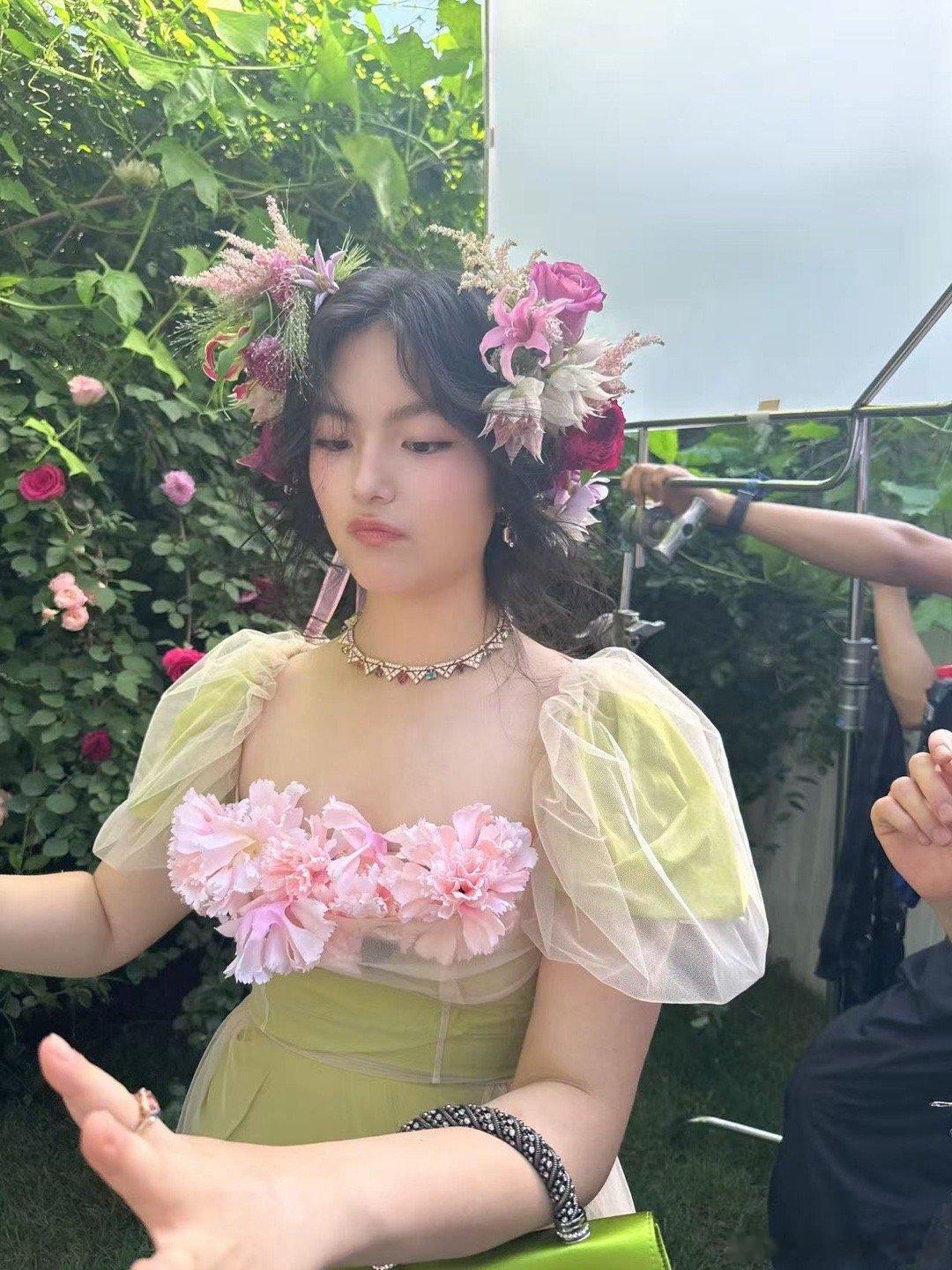 李湘拍的王诗龄谁看了不心动！Angela端庄可爱超有公主感，设计的包包鞋子还充