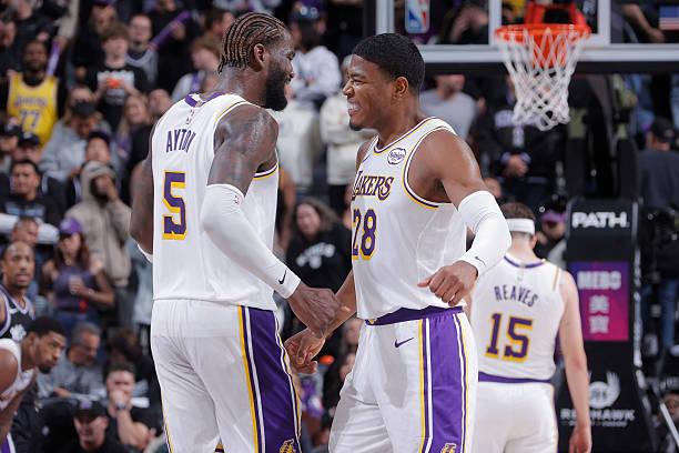 湖人目前两分球命中率62.2%，联盟第一，也是联盟唯一一支在6成以上命中率的队伍