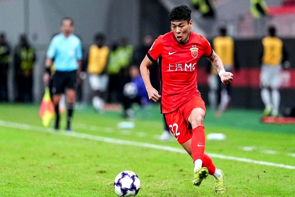 李帅没走，留在上海海港拿了中超三连冠！外面风言风语说他要去大连，他直接续