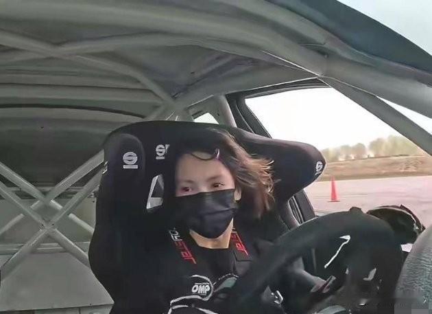 狗仔喊话金晨！这瓜太炸裂了金晨出交通事故了？狗仔直接放了监控截图，还喊话金