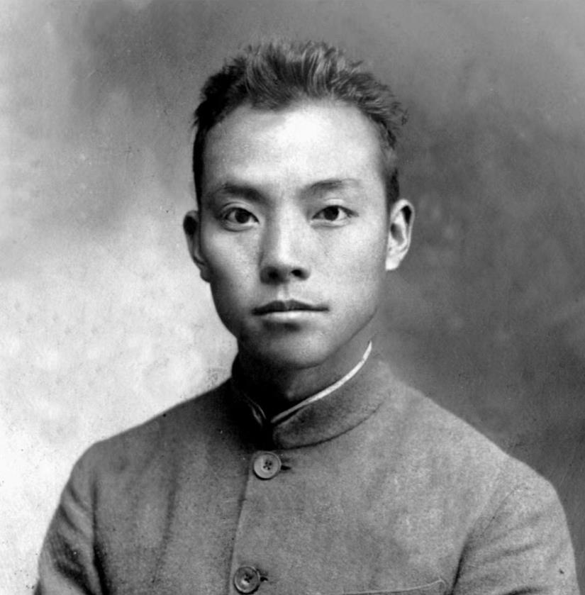 1933年春，湖北通山县白泥村，枪炮声撕裂了山林，红军为保卫苏区与敌军死战，一支