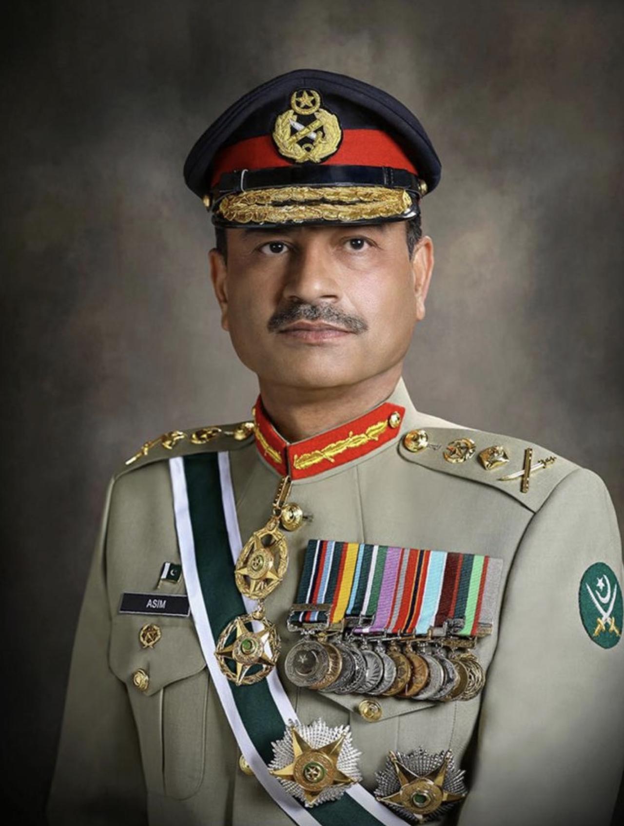 巴基斯坦帅穆尼尔元帅，沙特土耳其抢着给他授勋，妥妥的南亚小弟，去到中东居然成了扛