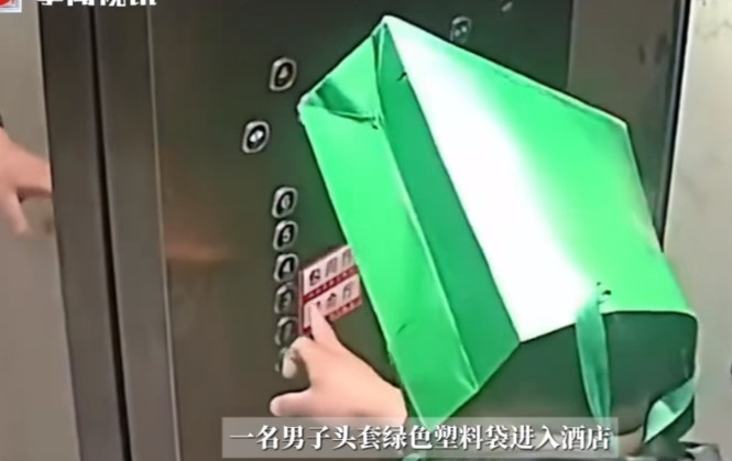“离了个大谱！”近日，陕西延安，一男子在深夜偷偷潜入酒店，头上戴着一个“绿色纸袋