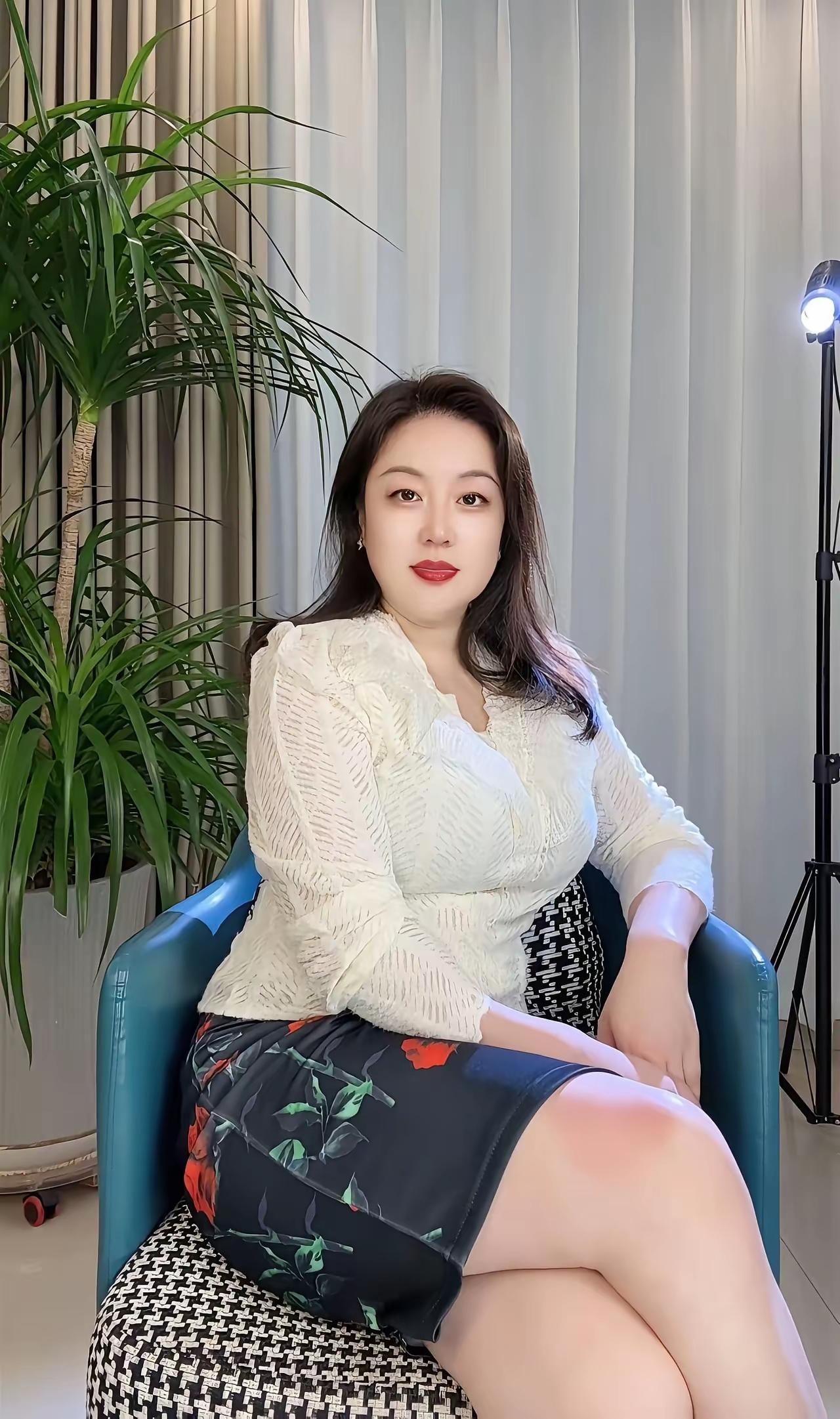 相信不相信，男人喜欢找年轻漂亮的女人做老婆。因为娶了年轻漂亮的女人做老婆，男人觉