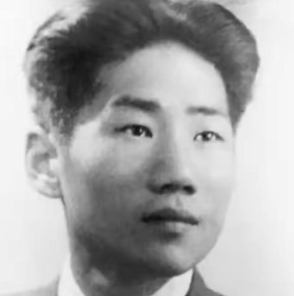 千万别轻看毛岸英的牺牲！这绝不是命运无常的巧合，也不只是一位父亲的丧子之痛，而是