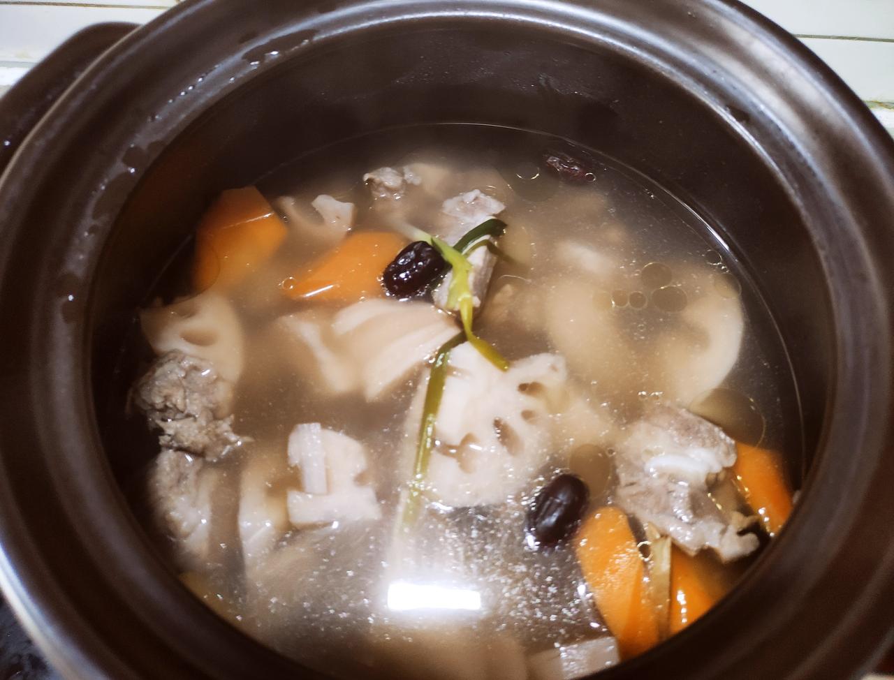 紫微斗数中的忌在十二宫首先我们要分出六内宫和六外宫，不要说只看到忌就说是不好