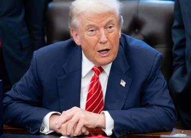 狐狸尾巴藏不住了，美国媒体爆料现在特朗普正在寻求第三方国家的帮助，希望他们能搭建