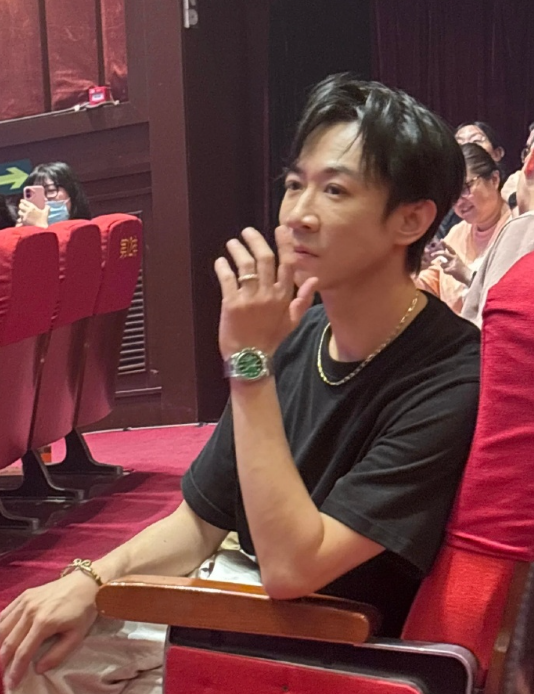 董璇老公张维伊，姐是因为吃过帅哥的苦，所以恐帅哥了吗？这颜值和前任差太多了。​