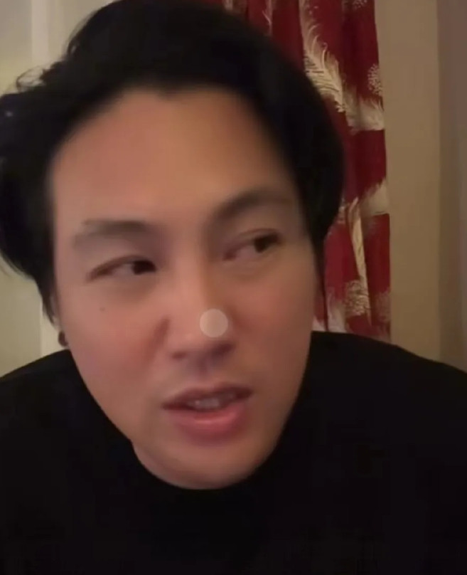 湾湾博主给S粉提建议！S粉会听吗？刚刚，湾湾博主直播时说:“听说信义豪宅已经