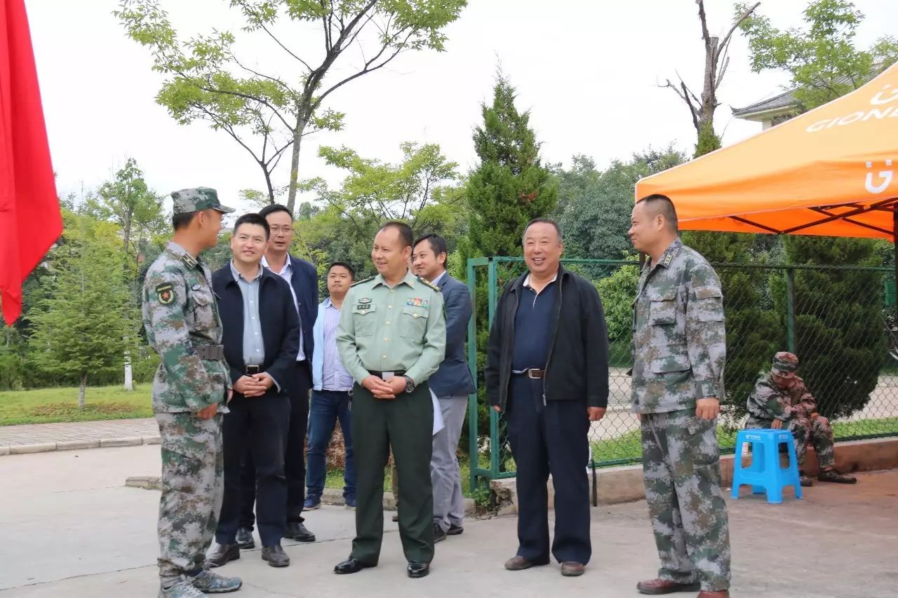 9月7日,丽江军分区副司令员祝廷荣到云南大学旅游文化学院实地检查