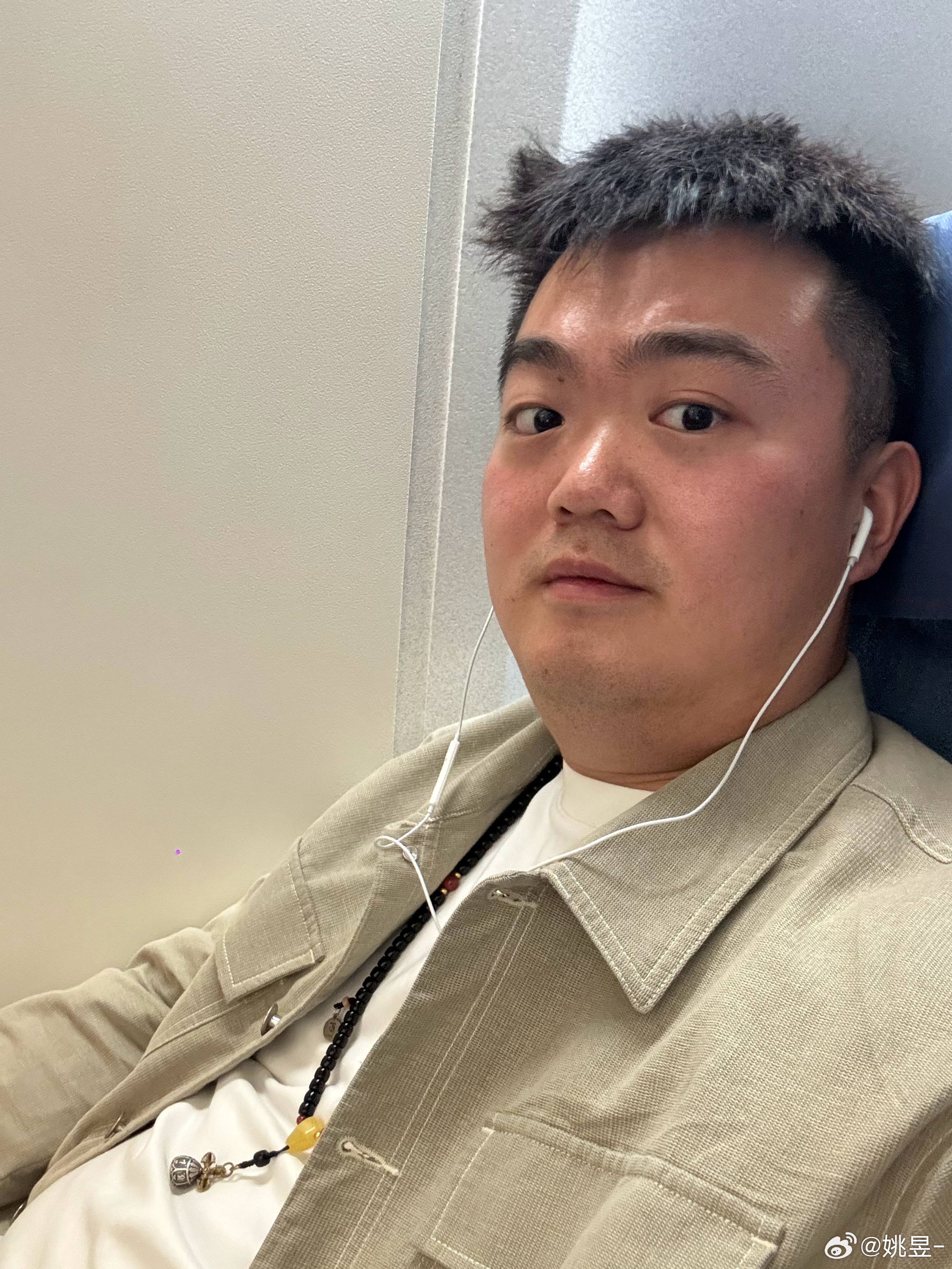 今天这个应急出口靠窗选的有点失败[哭哭]​​​