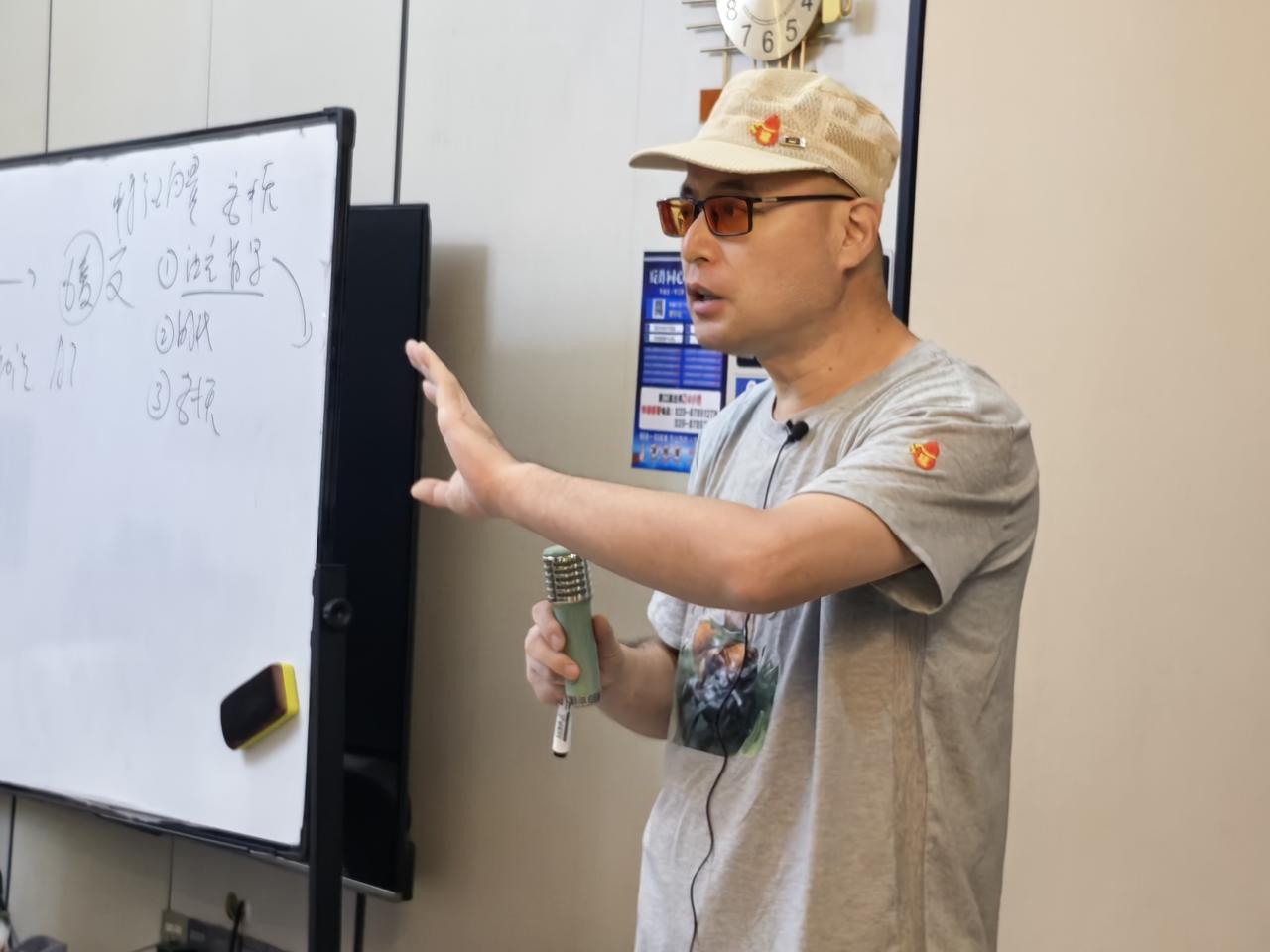 中国互联网正在快速的实现，物以类聚，人以群分！不同的社群，不同的价值观，井水不