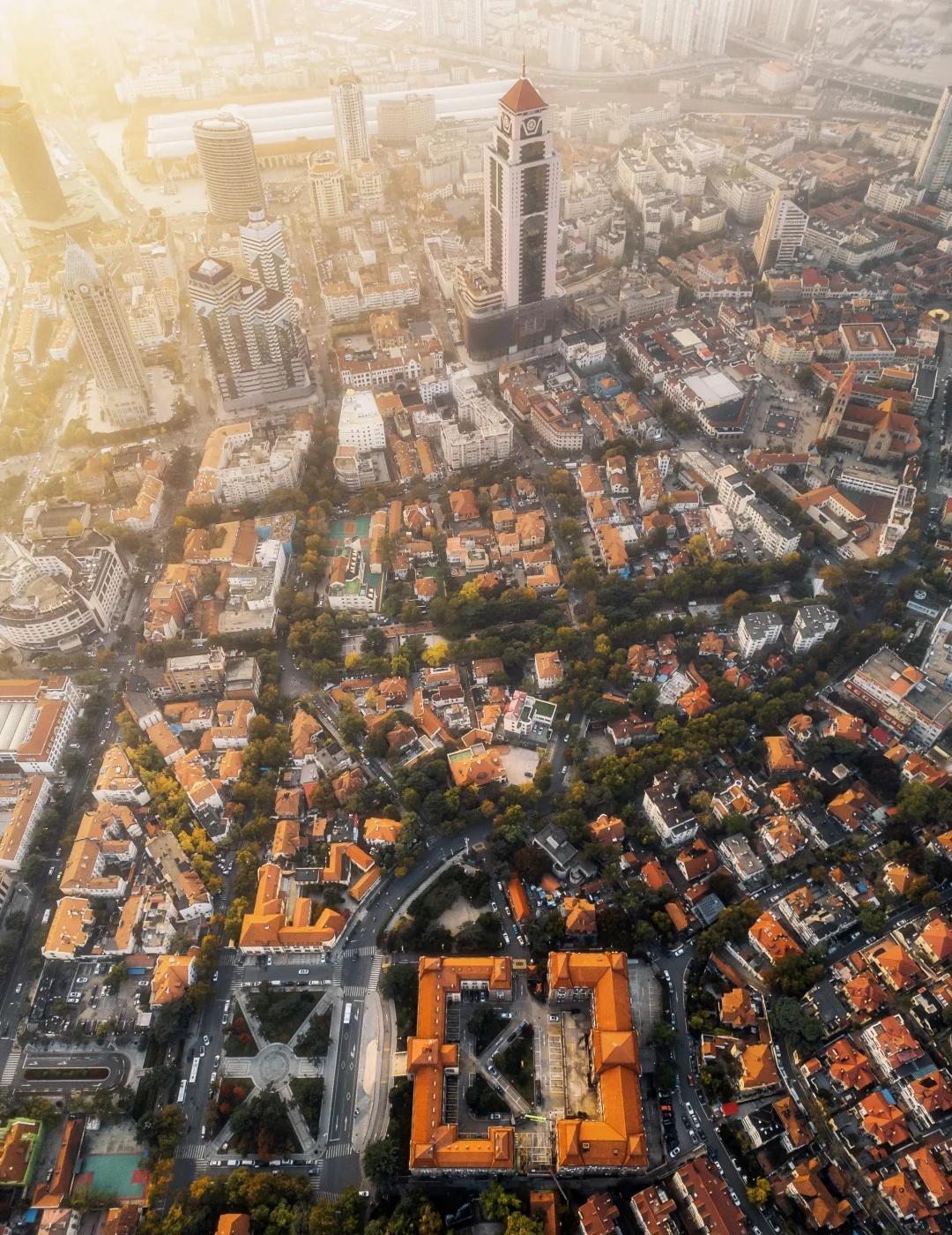 深秋青岛胶澳总督府夕照日落本德国留子真的觉得市南海边这块跟德国那种小城市真的像