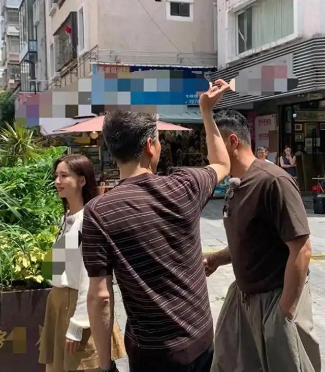 广东街头路人镜头下的佟丽娅