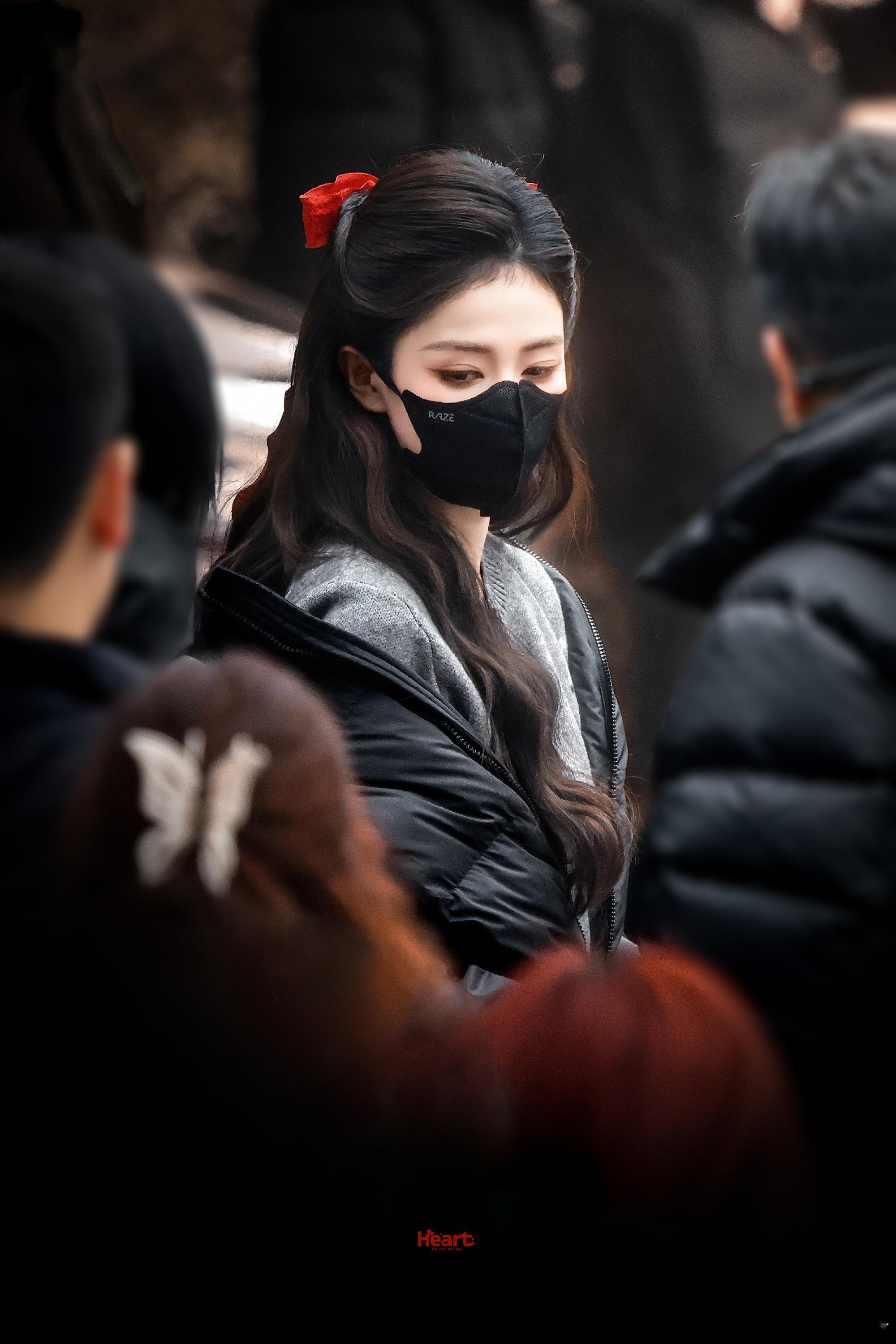 好爱白鹿春晚联排这个造型特别美的红色蝴蝶结和漂亮的编发大波浪太喜欢惹🤏🏻