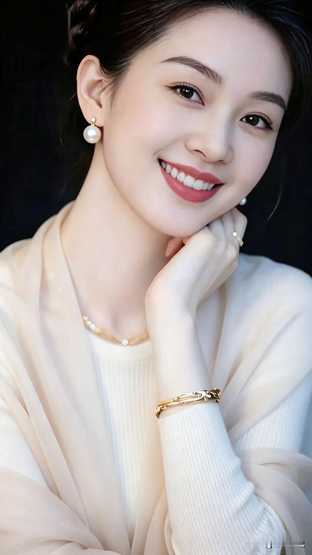这位小姐姐好温柔，微笑好甜！