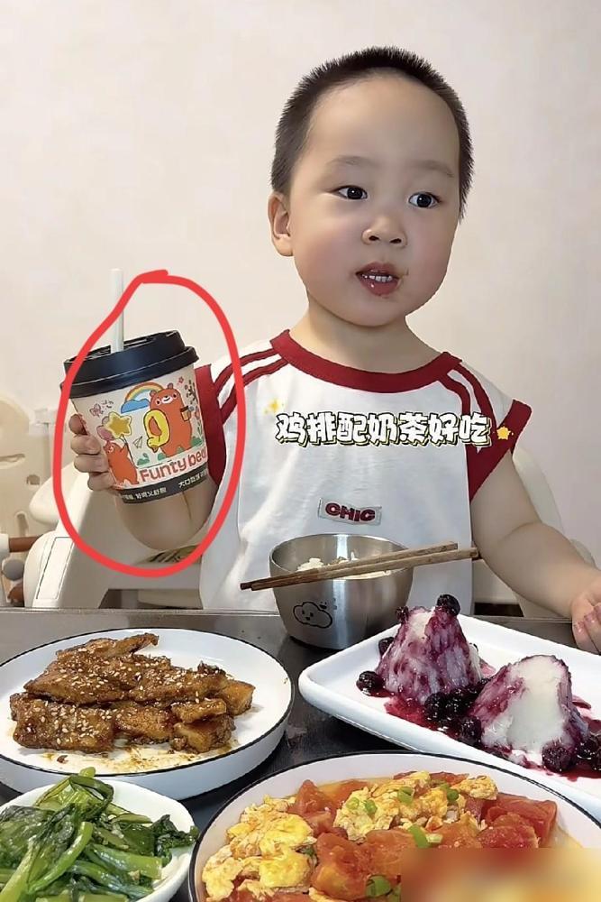 我终于发现了，米乐妈妈的真正目的。之前刷到她的视频我就纳闷，哪有当妈的天天给