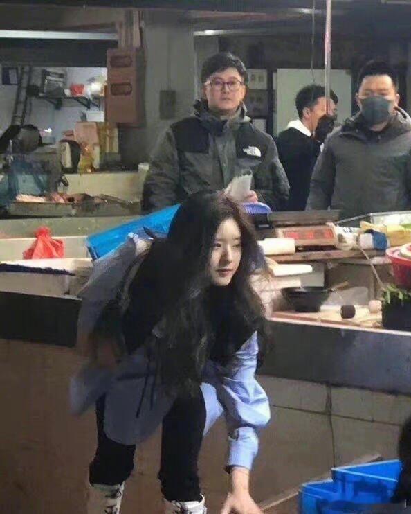 哈哈哈哈老薛真预言家：要不是赵露思在公司，公司都要倒闭！！！银河酷娱倒闭