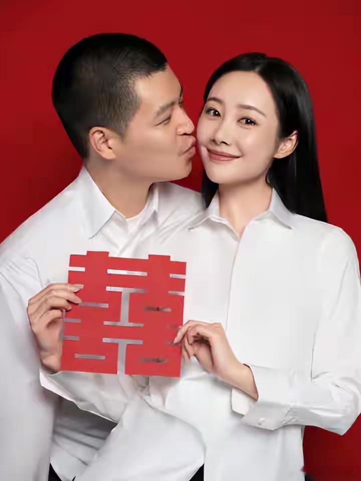 马頔李纯官宣领证结婚10月2日，发文官宣领证结婚，恭喜。​​​