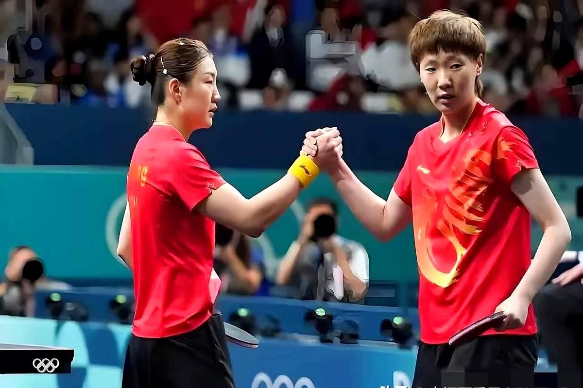 王曼昱4-0把奥运门票打回来了！陈梦第三局叫医疗暂停那一刻，看台都安静了——