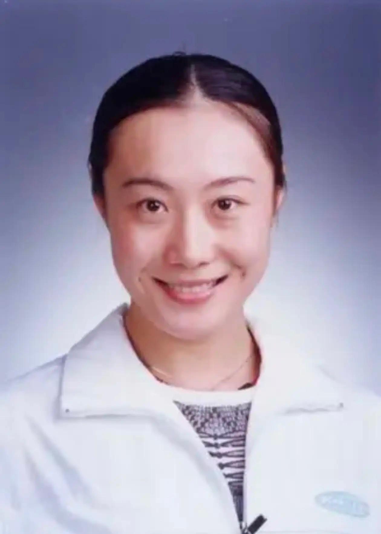 张军被查，好奇查了一下她老婆胡妮真没想到，原来他老婆居然和他一样，都是冠军，