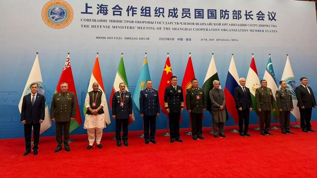 在中国地盘，俄罗斯防长猛夸印度，把辛格哄成胎盘了别洛乌索夫这算盘珠子都快崩我