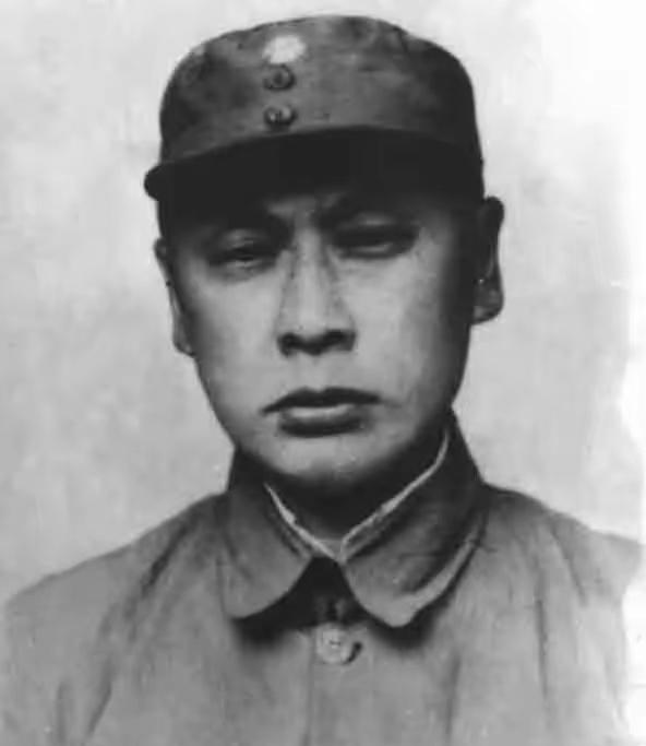 1946年，国军上校陈修和被蒋介石叫去谈话，蒋介石先问装备，问完，蒋介石话锋一转