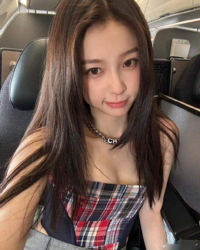 虞书欣用了站姐图这位站姐绝对是真爱粉，每个角度的头发丝都很美，只有爱人的眼睛才