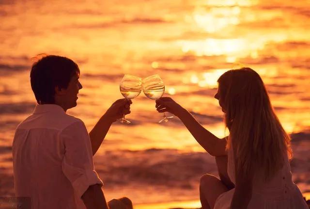 第三者抢走老公，妻子揭开隐藏千万债务，家破人亡只因这件事！我叫李梅，今年54