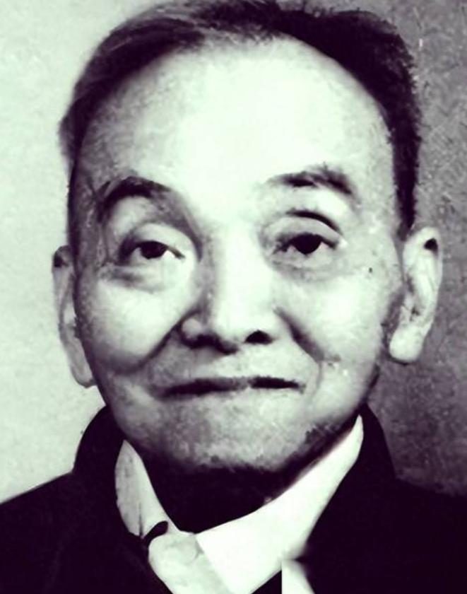 刑场之上，行刑队已经举枪。这位国民党少将突然举手："等一下，我想上个厕所。"五分