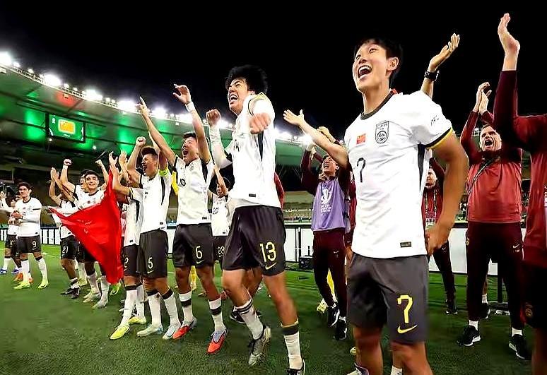 赔率6倍，我押中国赢！凌晨三点，我在群里发完最后一条消息：今天不买日本。群