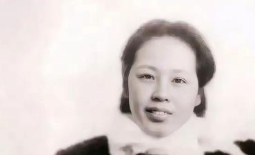 1949年新中国成立，刘伯承得知原配程宜芝尚在人世，半生独居清贫度日，心里满是愧