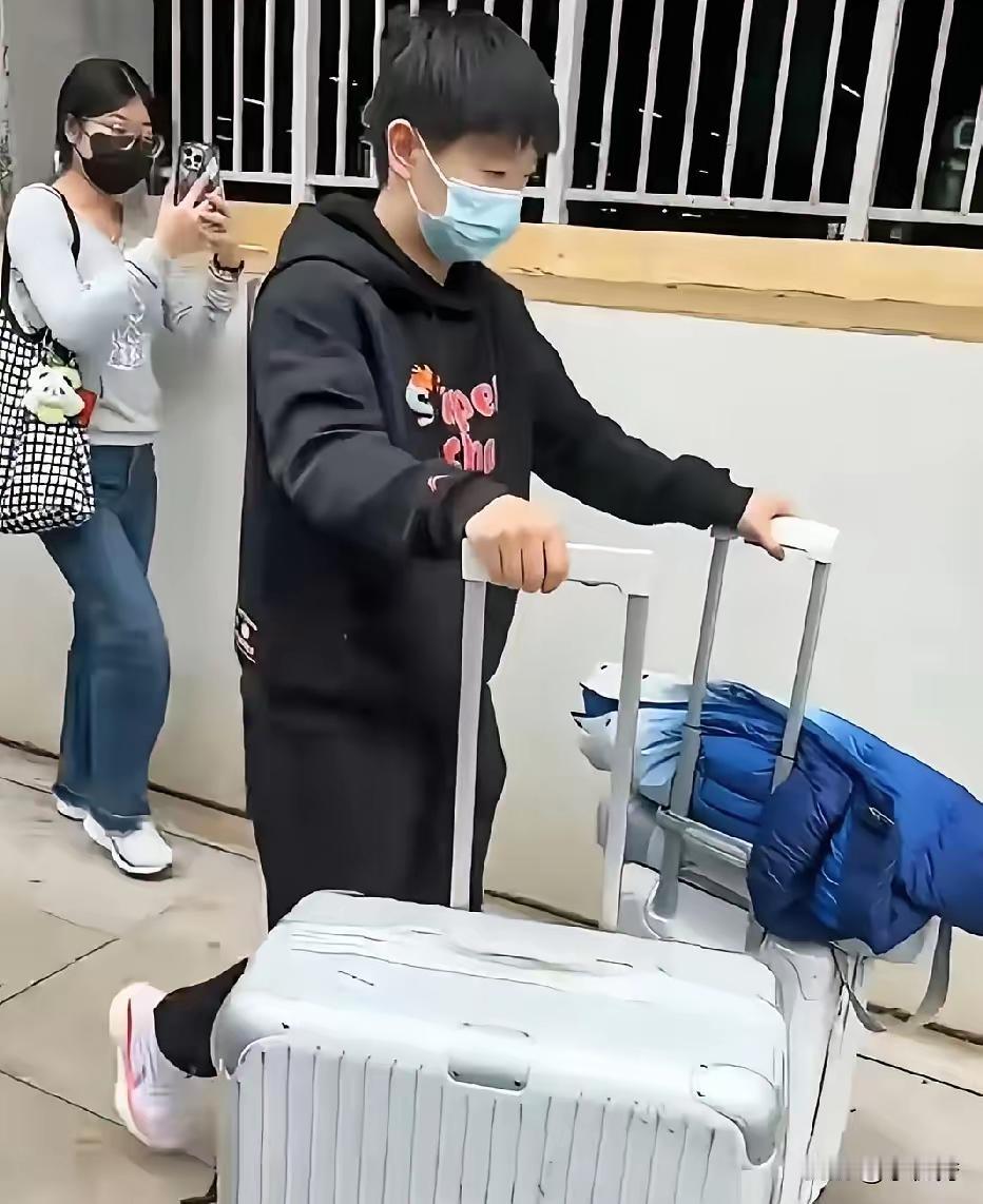 那些不喜欢莎莎的人，真该好好瞧瞧。此次比赛，莎莎虽未斩获冠军，但她并未如某些人所