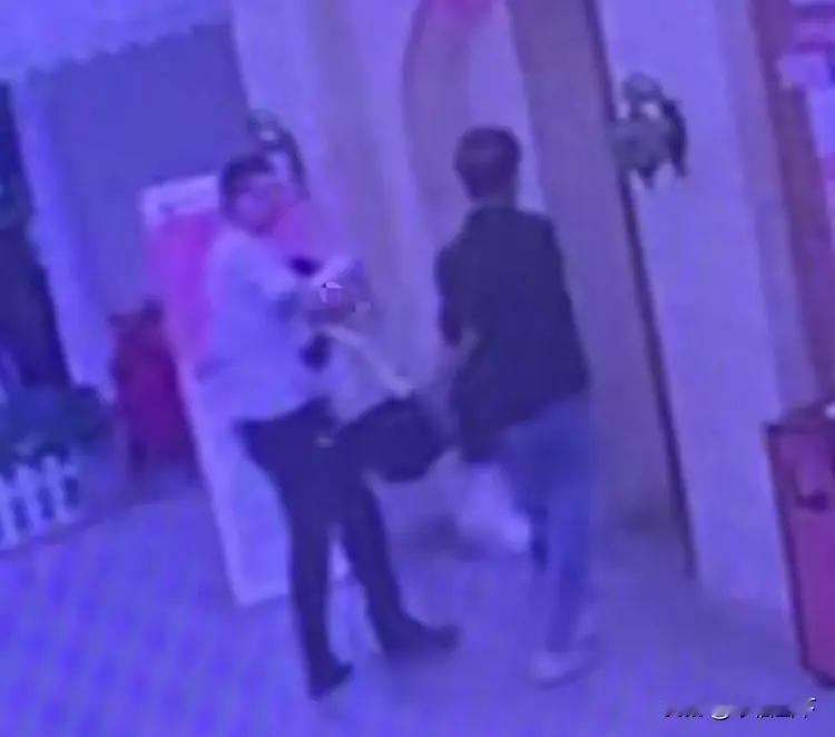 “演都不演了！”女子接受认识仅一天的男网友邀约，酒后遭发生云雨。事后，她赤身裹毛