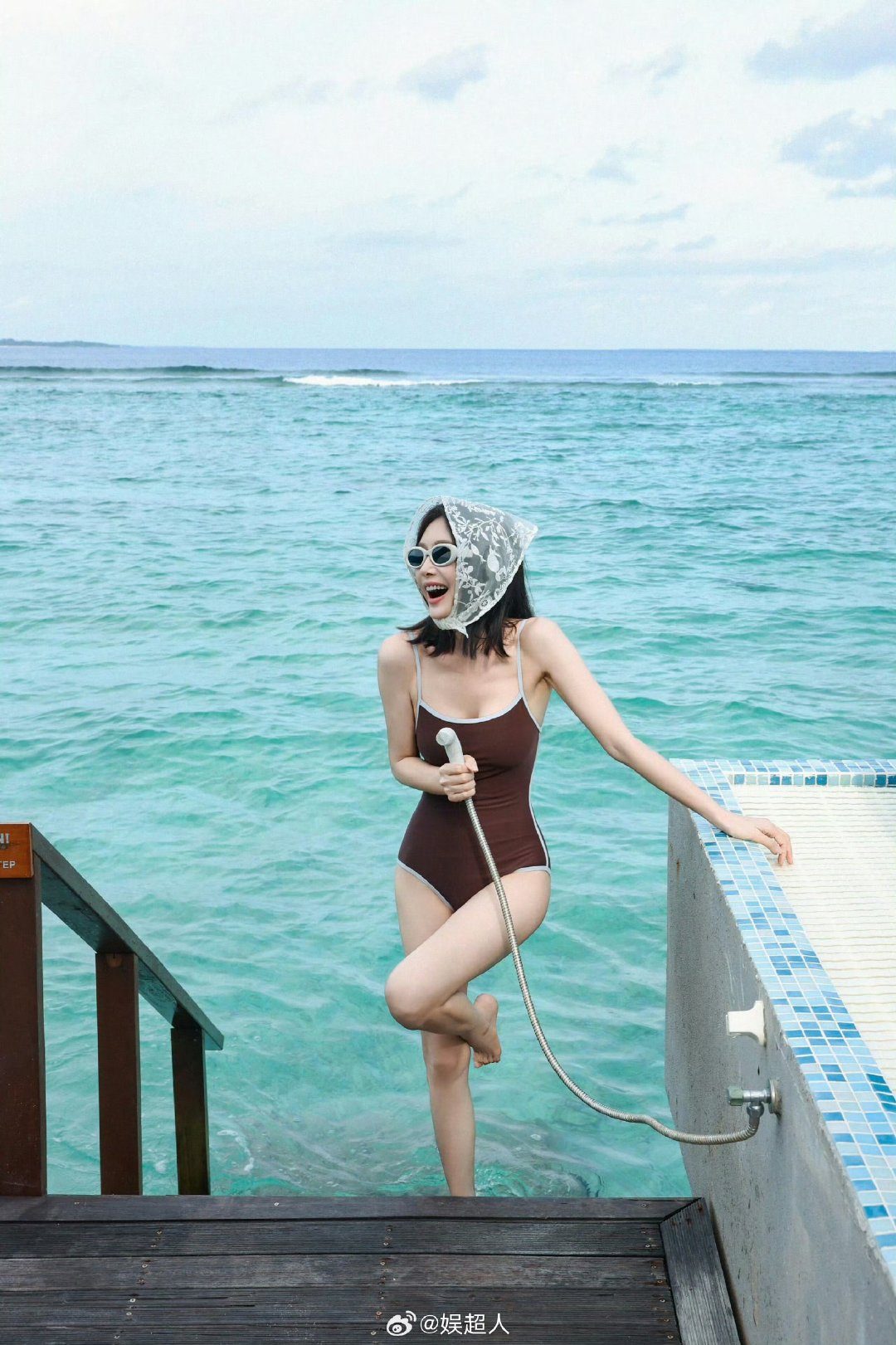 秦岚海边泳装写真秦岚47岁泳装身材太美啦！身材太好了！
