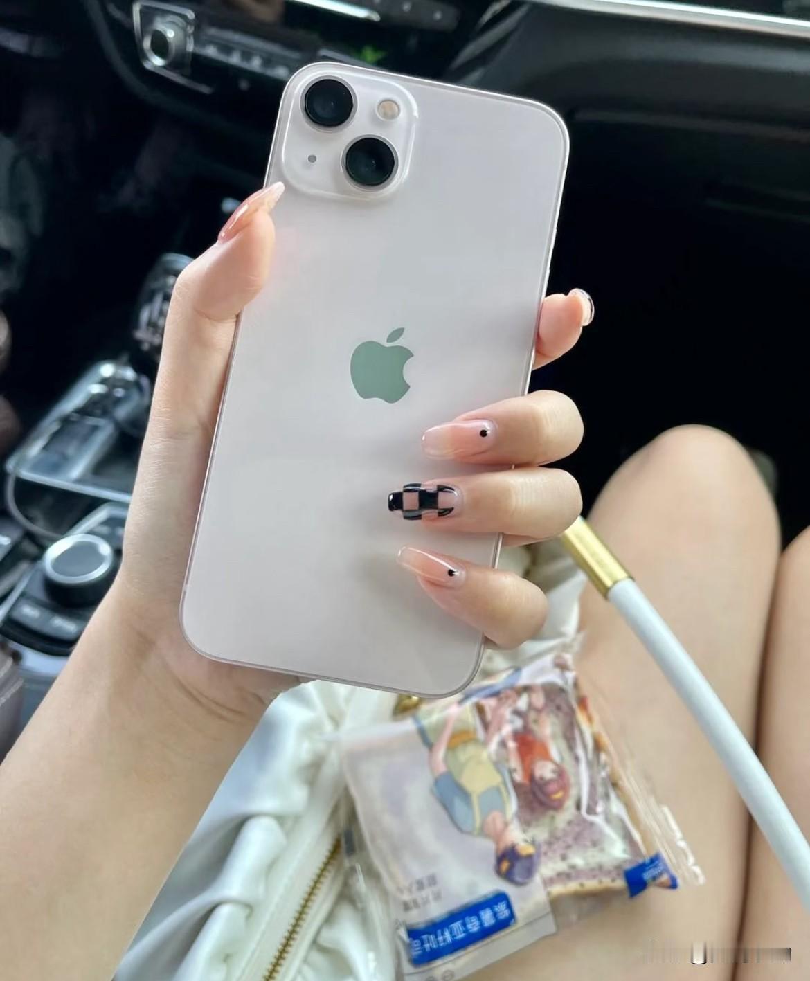 别笑我用iPhone13，十三香放现在也经得住考验。都2026年了，身边不少朋友