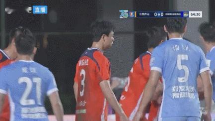 河南队终于打破僵局，王家辉在门前头球破门帮助球队占得先机！比赛进入第65分钟河