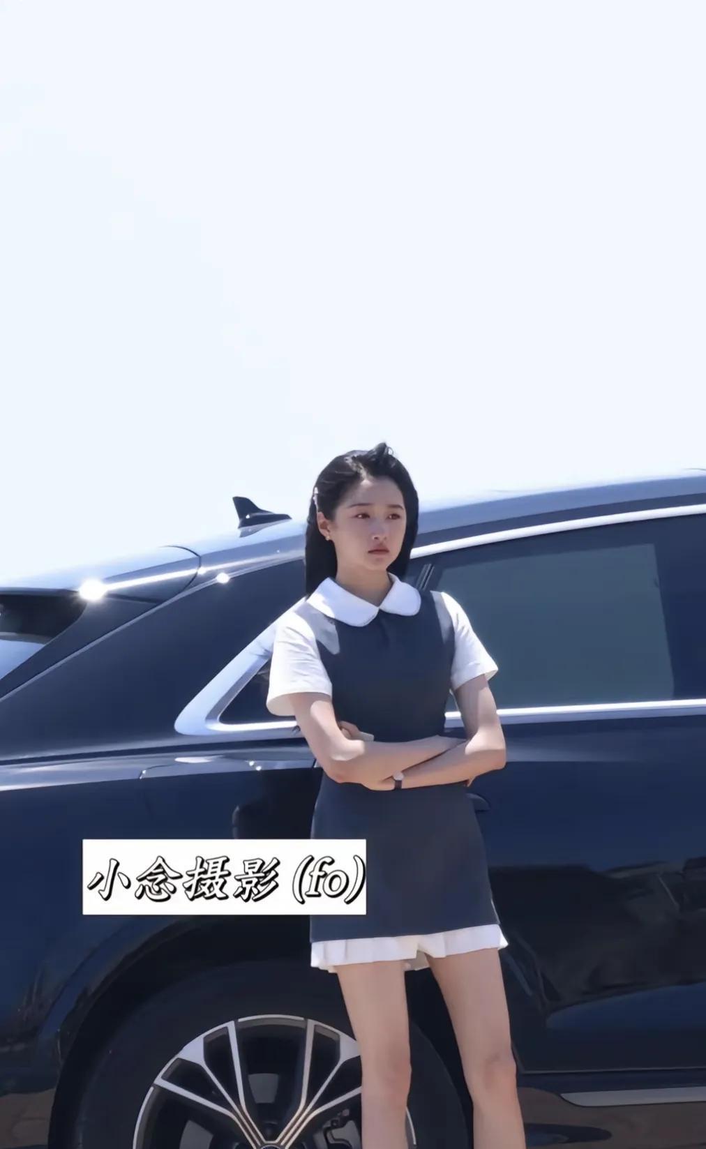哇塞，这个好好看，这个衣服是哪个牌子的？感觉她和张元英都是那种精致千