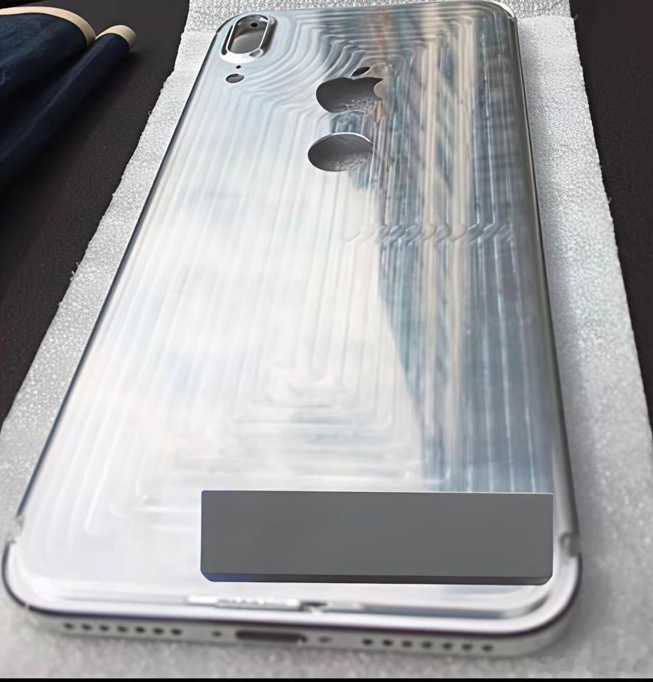 iPhoneX本来应该是长成这样的。
