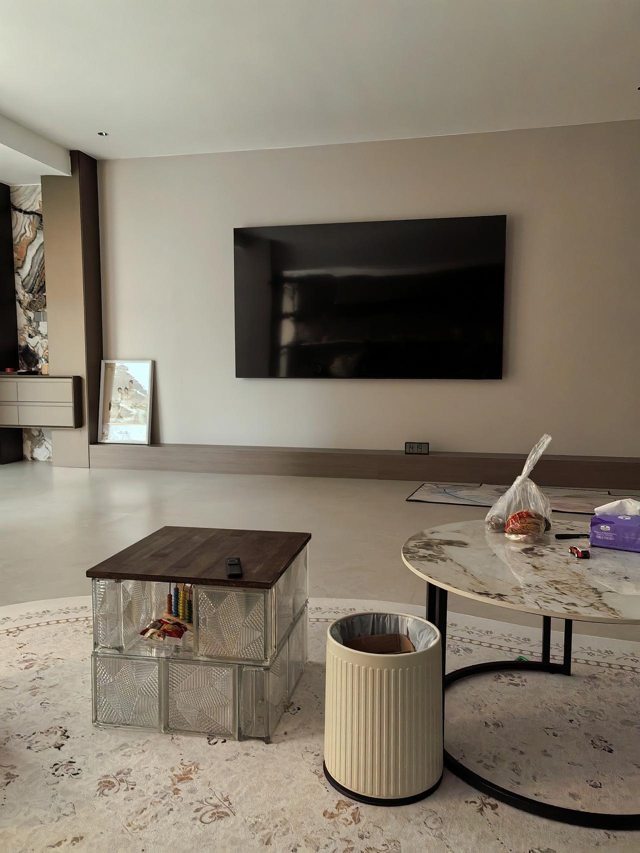 买房应该买法拍房。我表弟前年买了一套法拍房，90万，一层带地下室带院子350