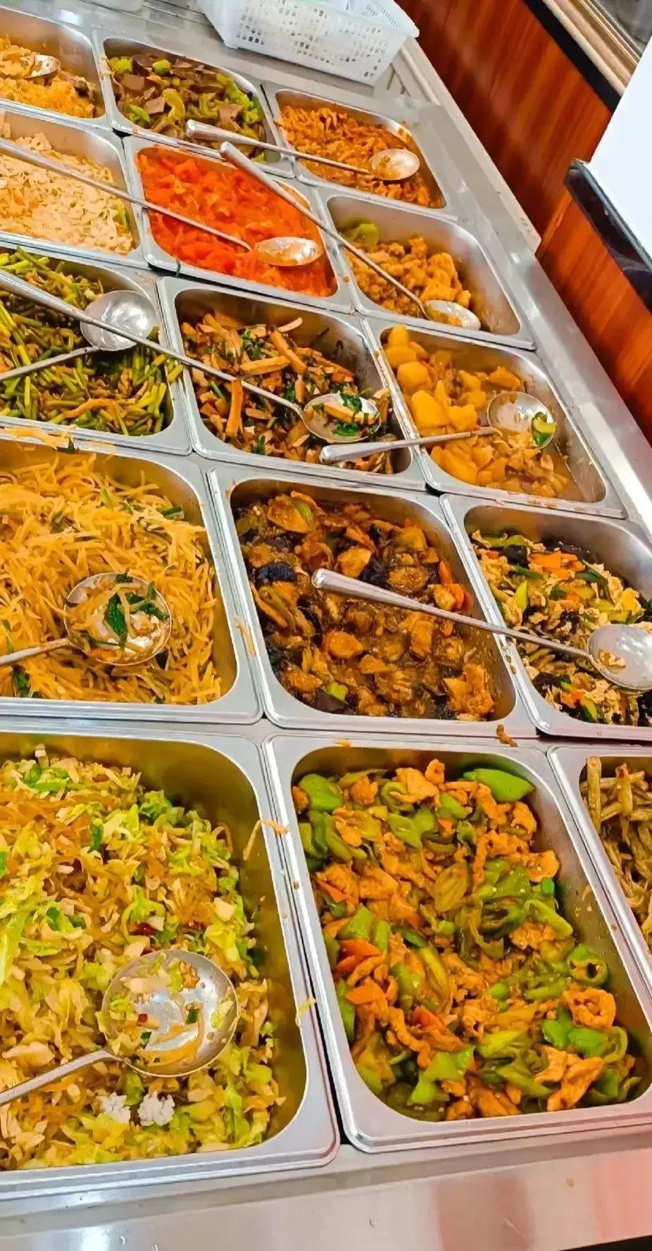 10元20道菜管饱，20年凭良心饭买两套房重庆朝天门藏着一对宝藏夫妻档，7