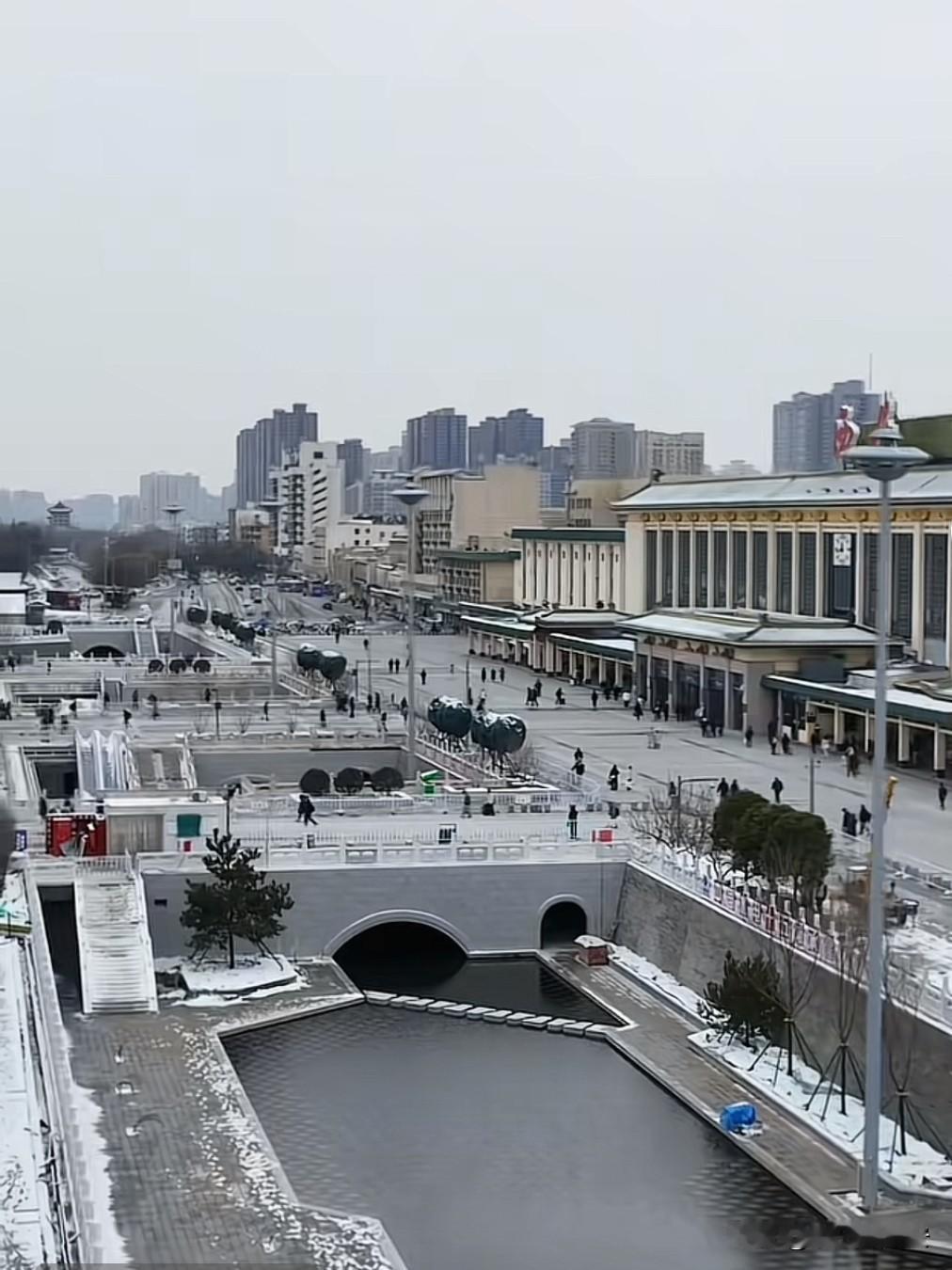 西安火车站南广场护城河正式贯通西安城墙