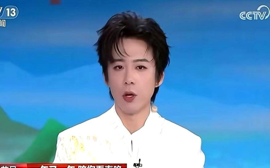 央视问明星过年干啥，他直接一句“网吧包宿”，把旁边魏晨都干沉默了。当时别人