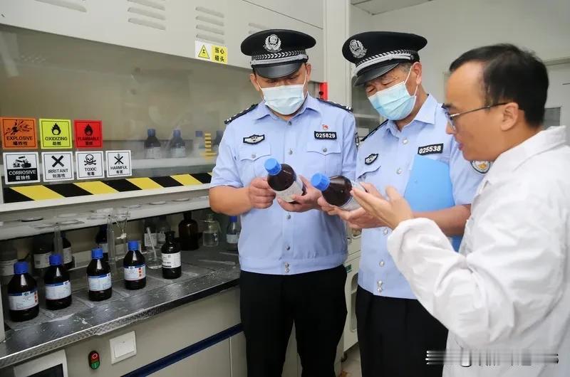 节日公安民警