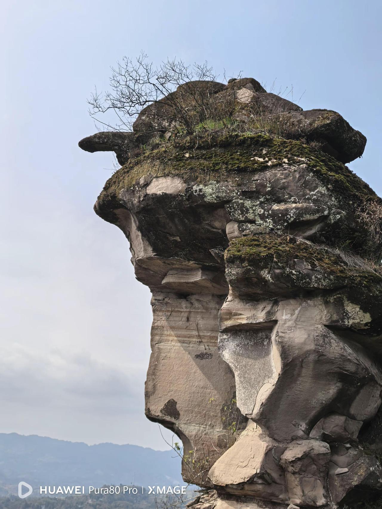 你们说这大石头像不像某个动画片里的人物，会画画的大神们快来画出来给我看看🫶大自