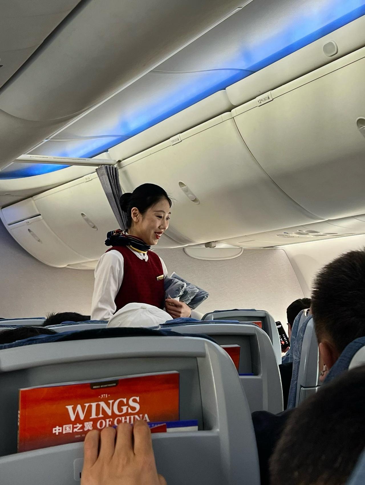 “偷拍”亲和力十足的空姐